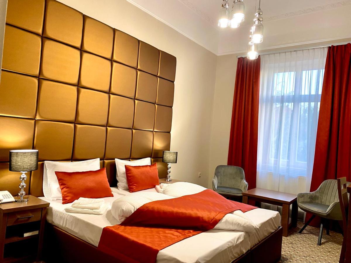 Hotel Borostyán Panzió Kaposvár Exterior foto